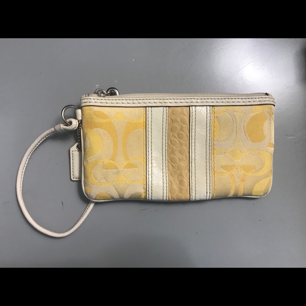 Coach wristlet great condition